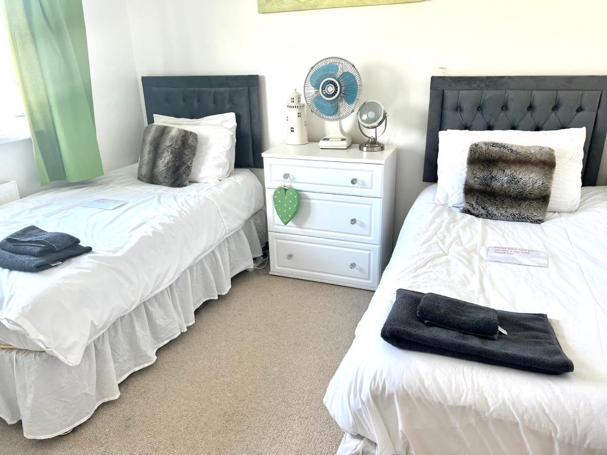 Stunning Beach Front House - Sleeps 6 Pwllheli Extérieur photo
