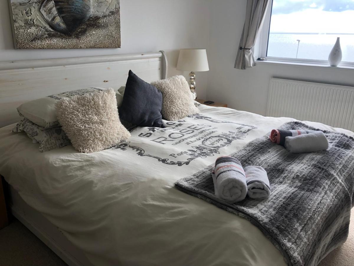 Stunning Beach Front House - Sleeps 6 Pwllheli Extérieur photo