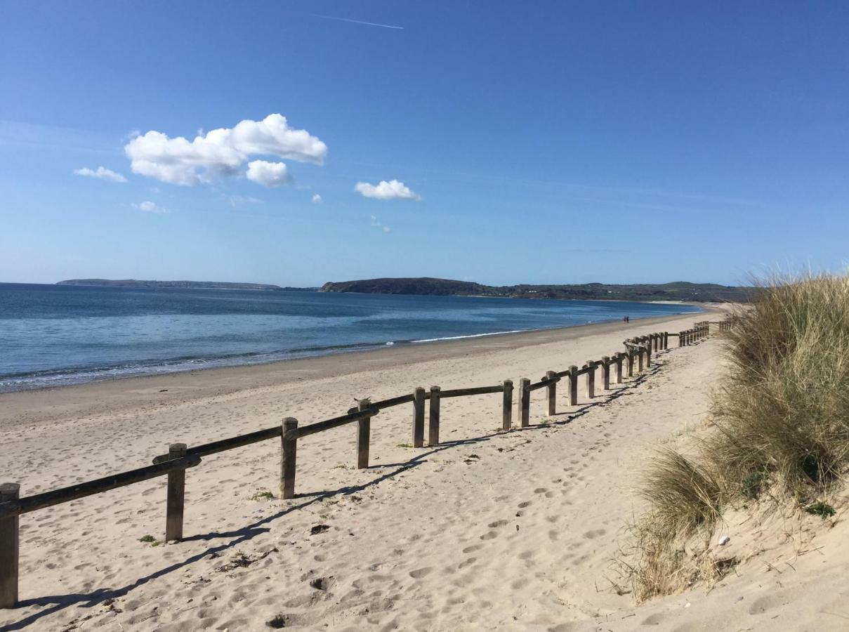 Stunning Beach Front House - Sleeps 6 Pwllheli Extérieur photo