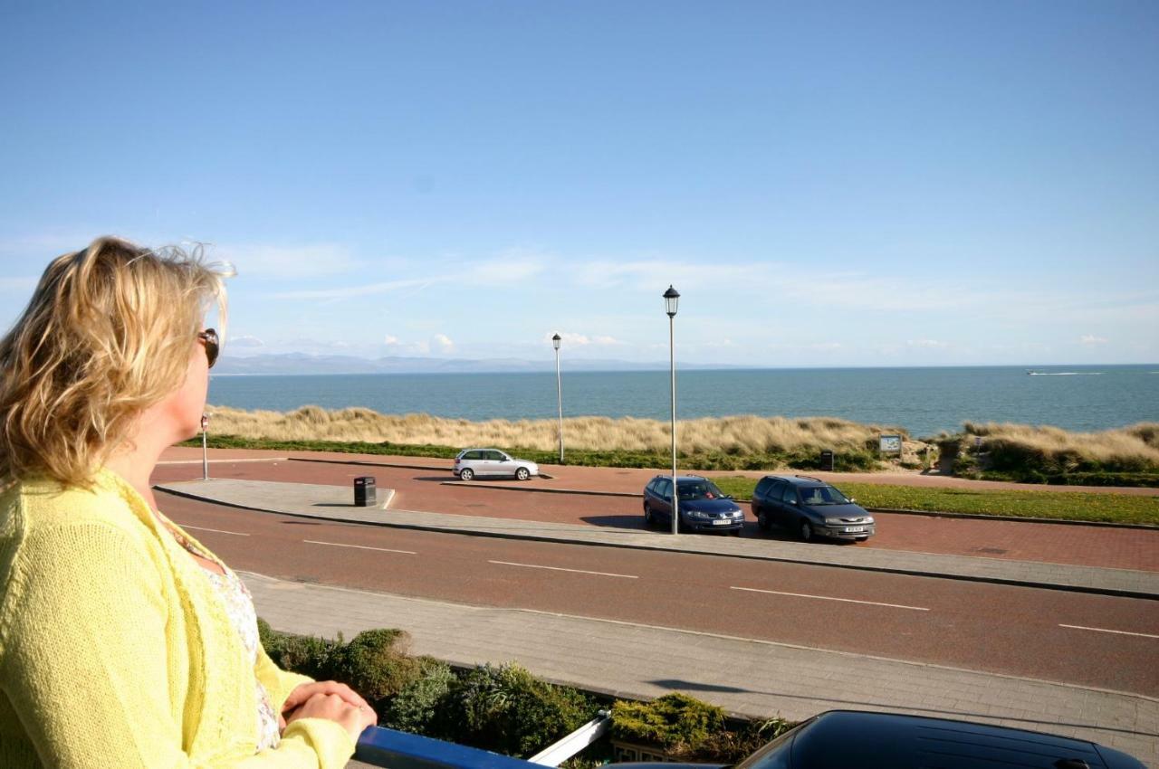 Stunning Beach Front House - Sleeps 6 Pwllheli Extérieur photo