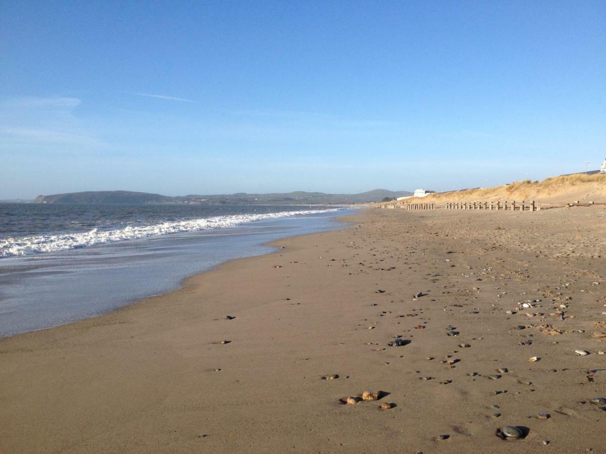 Stunning Beach Front House - Sleeps 6 Pwllheli Extérieur photo