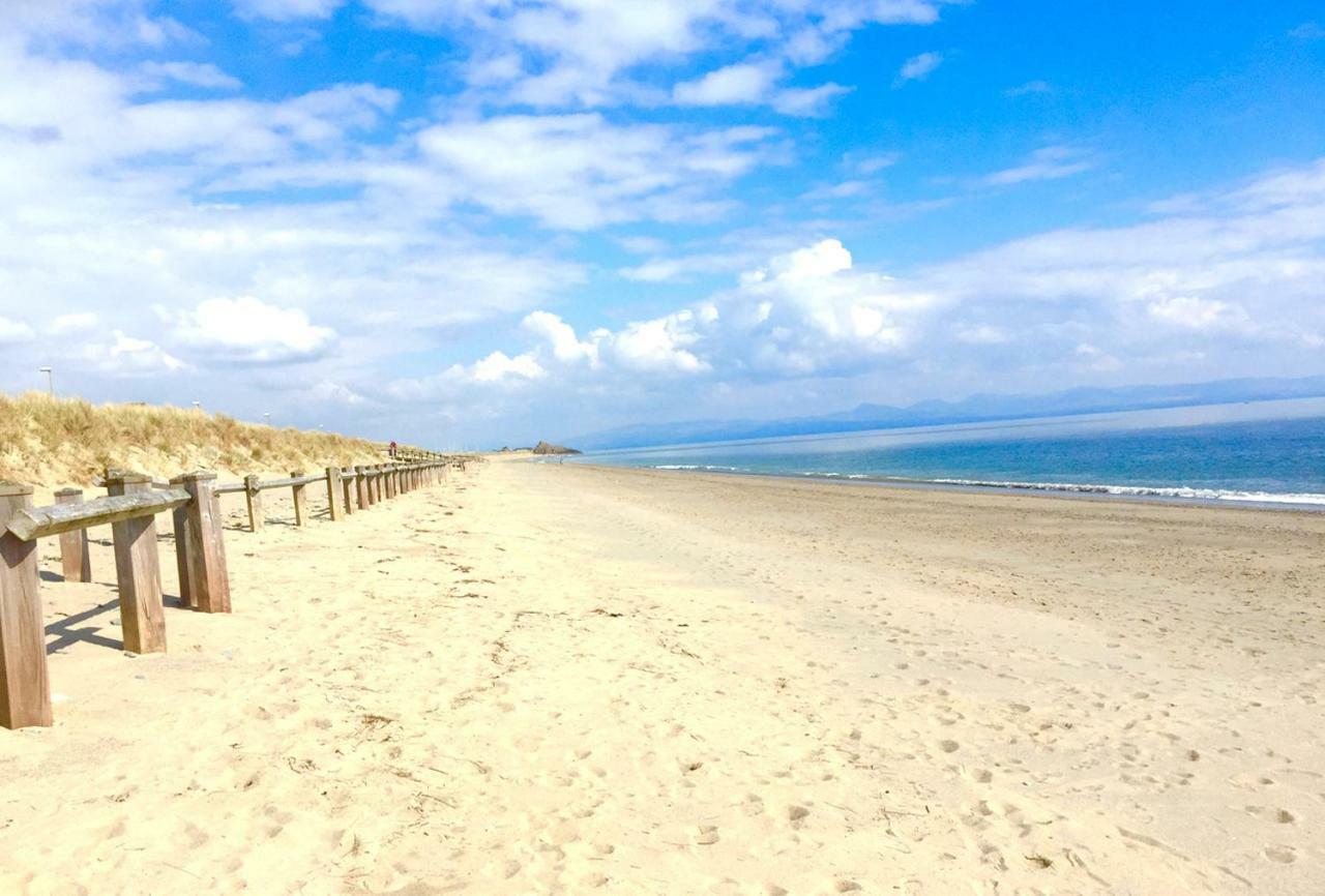 Stunning Beach Front House - Sleeps 6 Pwllheli Extérieur photo