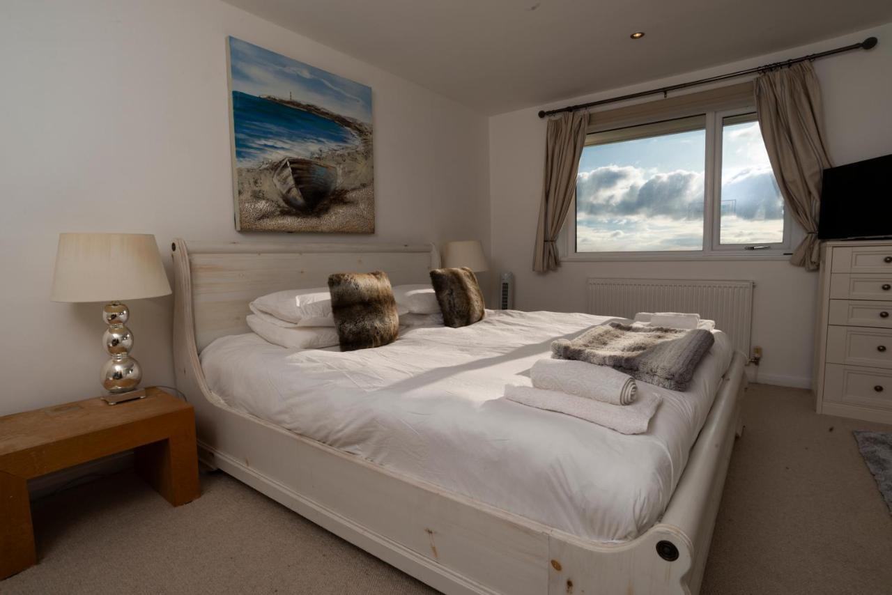 Stunning Beach Front House - Sleeps 6 Pwllheli Extérieur photo